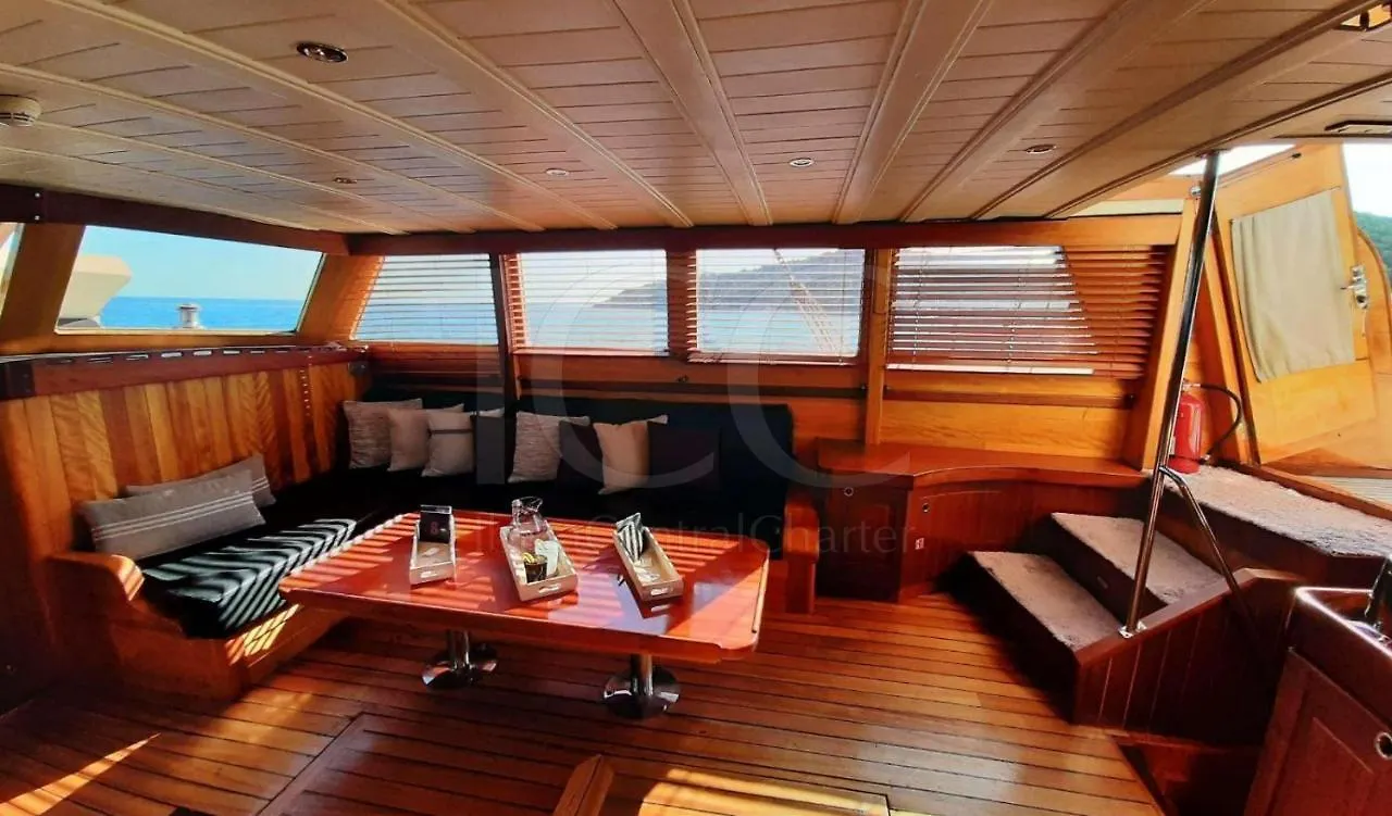 Hotel Wooden Boat- La Goletta Barcelona Hotel en barco