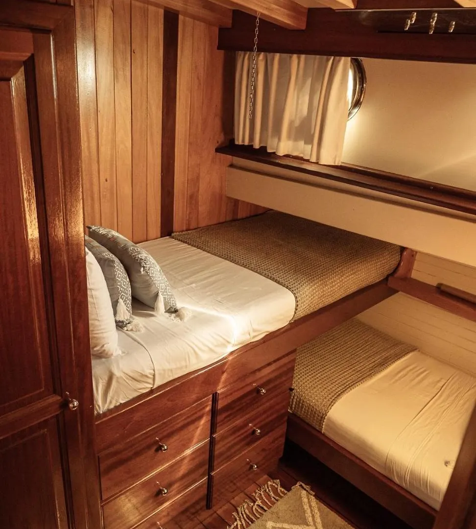 Hotel Wooden Boat- La Goletta Barcelona 0*,  España