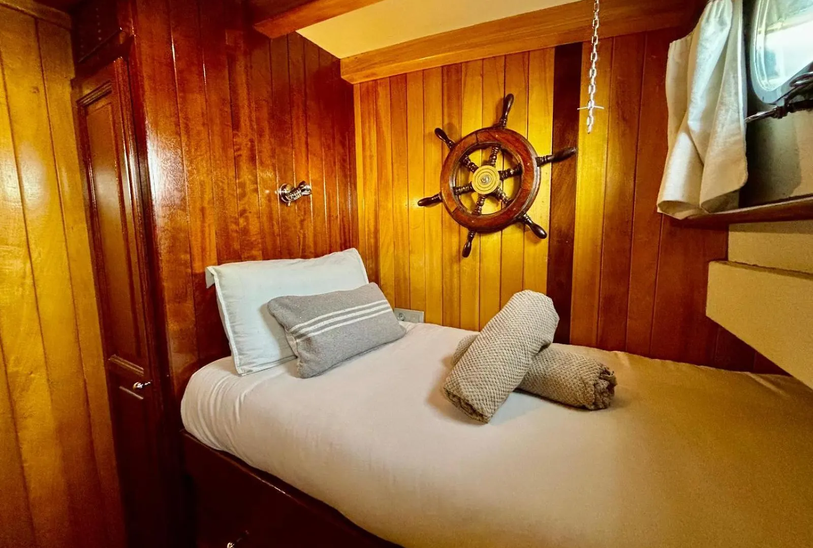 Hotel Wooden Boat- La Goletta Barcelona Hotel en barco