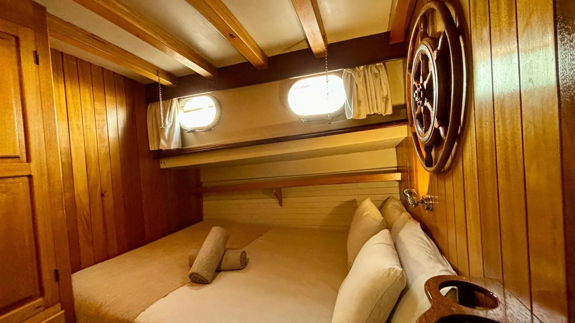 Hotel Wooden Boat- La Goletta Barcelona Hotel en barco